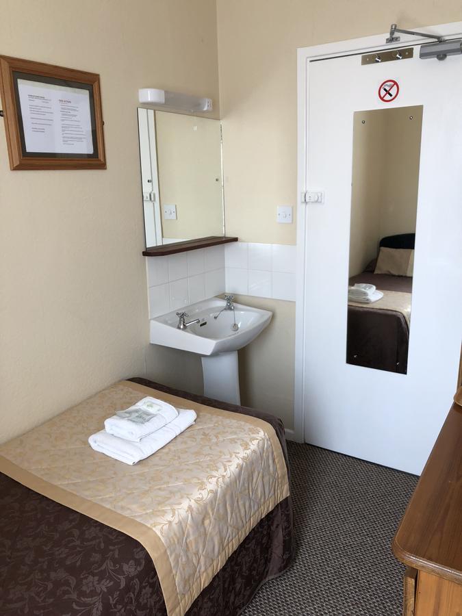 Fairways Guest House CBG Esterno foto